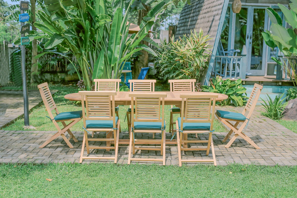 Teak Belgrave 8 Seater Extending Table 1.8m-2.4m (4cm Thick Top) with 8 Hanton Folding Chair (Garden / Outdoor Dining Set)